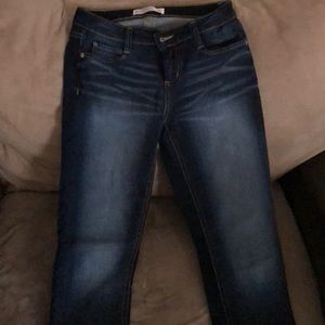 Dark denim” butt lifting “stretchy skinny jeans